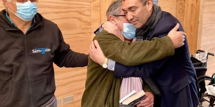 Castro Municipio continúa con entrega de sillas de rueda a personas con discapacidad