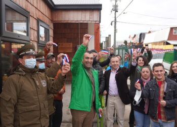 Castro Municipio cumple su compromiso y entrega oficialmente las llaves de la nueva sede social en Villa Insular