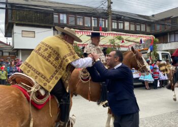 Castro retomó el tradicional desfile cívico militar en honor a la patria