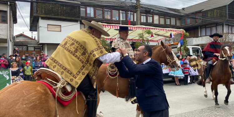 Castro retomó el tradicional desfile cívico militar en honor a la patria