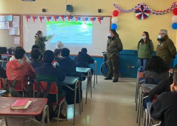 Dictan charla a liceanos sobre Ley de Responsabilidad Penal Adolescente