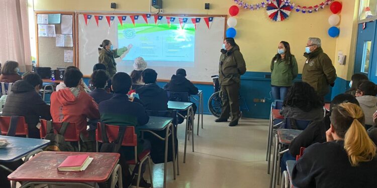 Dictan charla a liceanos sobre Ley de Responsabilidad Penal Adolescente