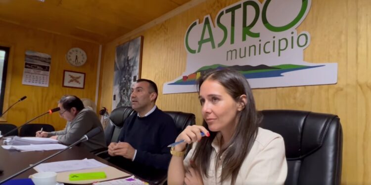 Estudiantes castreños de educación superior recibirán beca municipal para sus estudios