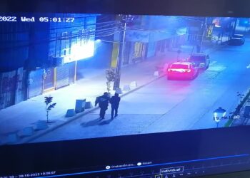 Operador de cámara de televigilancia frustra robo en escuela municipal