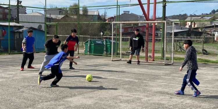 Escuelita de Futsal fomenta el deporte en niños y niñas de barrio El Esfuerzo de Castro