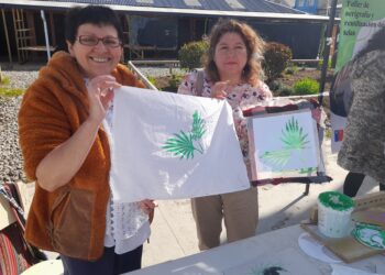 Vecinos y vecinas de Barrio El Esfuerzo aprenden a reutilizar telas a través de la serigrafía