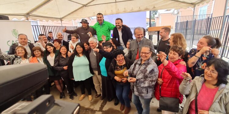 Viviendas dignas y de calidad se entregaron a afectados por mega incendio del año pasado