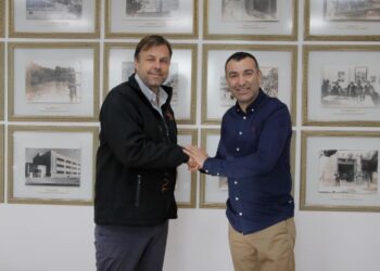 Adultos mayores de Castro y Puente Alto se beneficiarían con convenio firmado entre ambas municipalidades