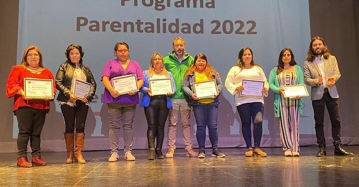 Castro Municipio certificó a padres que participaron del programa Parentalidad para evitar el consumo de drogas y alcohol