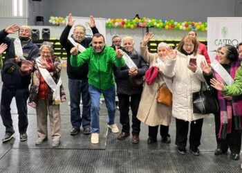 Más de 400 adultos mayores se reencuentran en Castro
