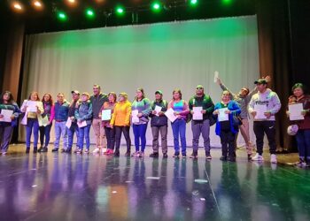 Vecinos afectados por incendios de diciembre de 2021 reciben bono navideño