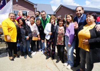 Cierra el ciclo de reconstrucción: Entregan últimas casas de Población Camilo Henríquez