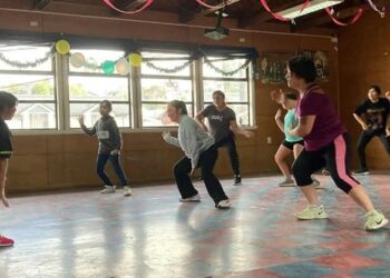Taller de zumba fortalece la convivencia vecinal en Barrio El Esfuerzo de Castro