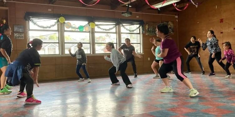 Taller de zumba fortalece la convivencia vecinal en Barrio El Esfuerzo de Castro