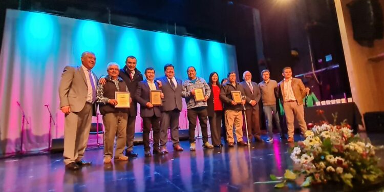 Castro cumplió 456 años de vida y celebró reconociendo a sus vecinos más ilustres