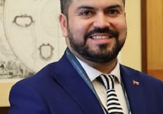 Alcalde Vera designó al ingeniero Pablo Lemus Peña como secretario general de la Corporación Municipal de Castro