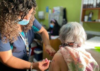 Alcalde Vera llama a la comunidad a vacunarse contra la influenza