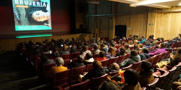 Éxito total: Más de 1200 personas han presenciado “Brujería” en el Centro Cultural de Castro