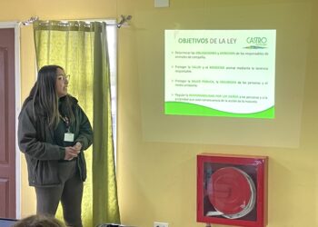 Vecinos del Sector Ciprés del Cesfam Quillahue se capacitan sobre tenencia responsable de mascotas