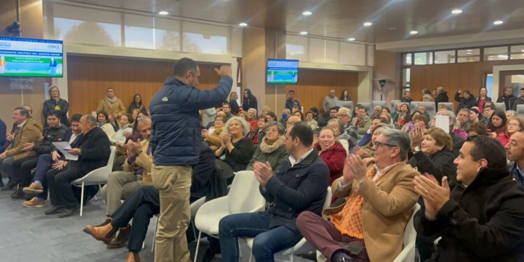 Alcalde Vera valoró la creación de una política regional que beneficie a los adultos mayores.