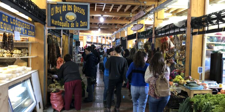 Sindicatos de feria Yumbel hacen propia la mantención del recinto