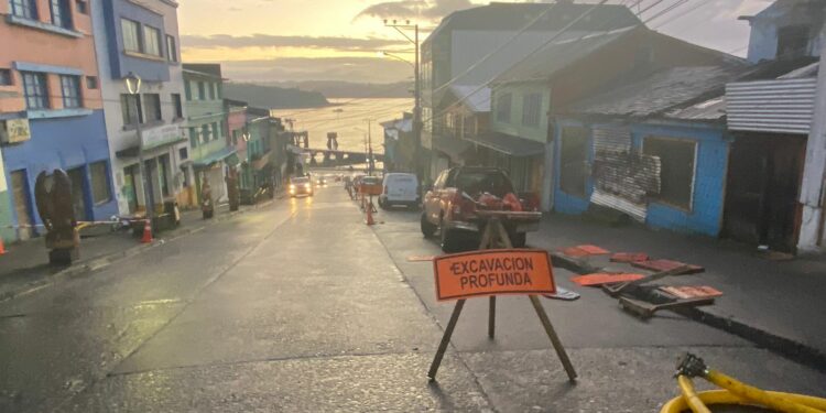 Empresa sanitaria efectúa cortes de ruta por trabajos en red de aguas servidas