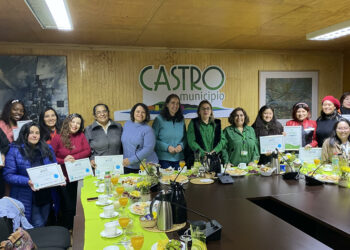 Emprendedoras de Castro se certifican en gestión de negocios y mejoran sus emprendimientos