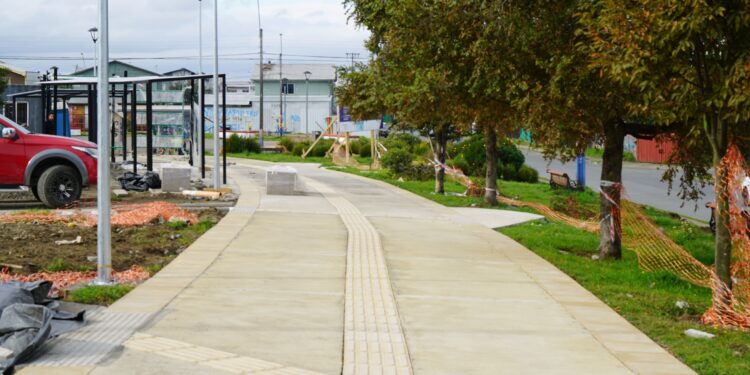 Vecinos de villa Chiloé estrenarán prontamente su nueva plaza