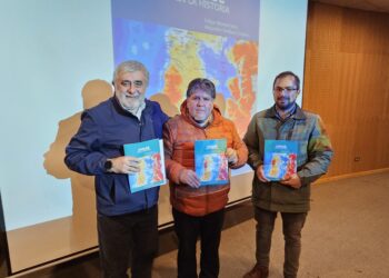 Presentan libro “Chiloé en la historia” y entregan ejemplares a diversos establecimientos del archipiélago