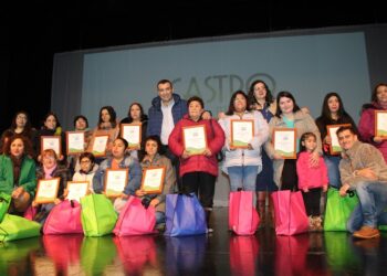 Más de cien vecinos y vecinas de Castro se certificaron en distintos rubros