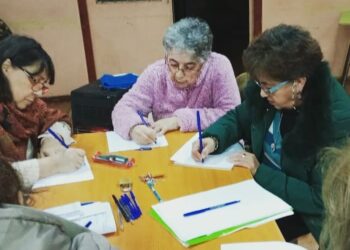 Vecinos de Barrio El Esfuerzo rescatan su historia para plasmarla en un libro