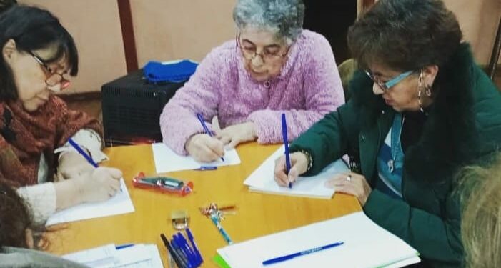 Vecinos de Barrio El Esfuerzo rescatan su historia para plasmarla en un libro