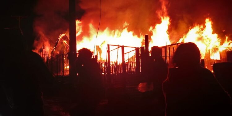 Alcalde Vera acelera los trámites para la creación de una unidad bomberil en la isla Quehui