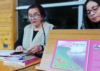 Castro Municipio impulsa la poesía chilota con la presentación del libro “Rodendras” de la escritora Sonia Caicheo
