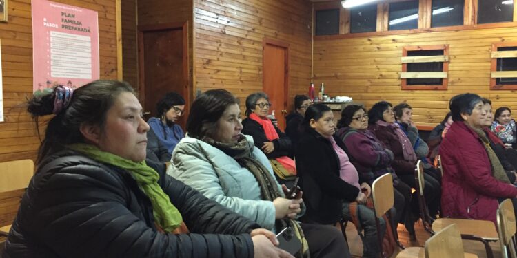 Vecinos aprueban instalación de señaléticas y paraderos en Barrio Tejiendo Sueños de Castro