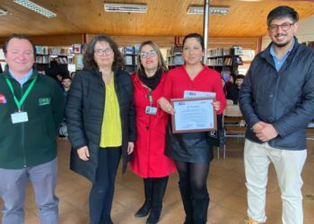 50 vecinas y vecinos obtienen certificación en cursos de carpintería y revestimiento