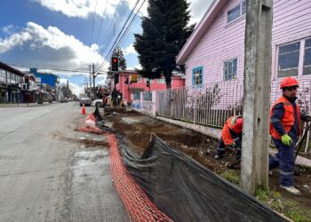 Reposición de veredas se concreta en dos históricos pasajes de la comuna