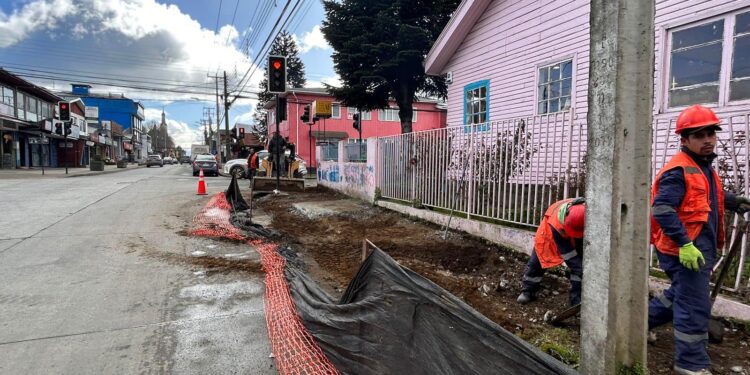 Reposición de veredas se concreta en dos históricos pasajes de la comuna