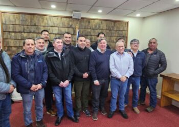 ¡Basta de postergaciones! El Gobierno pone en riesgo la vida de los habitantes de Chiloé al extender la posible construcción de la Ruta 5 hasta el año 2045.