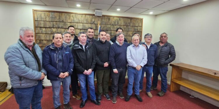 ¡Basta de postergaciones! El Gobierno pone en riesgo la vida de los habitantes de Chiloé al extender la posible construcción de la Ruta 5 hasta el año 2045.