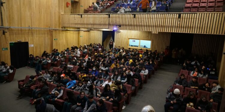 El Congreso del Futuro en Castro ha reunido a más de 500 estudiantes de los establecimientos educacionales rurales y urbanos de toda la comuna