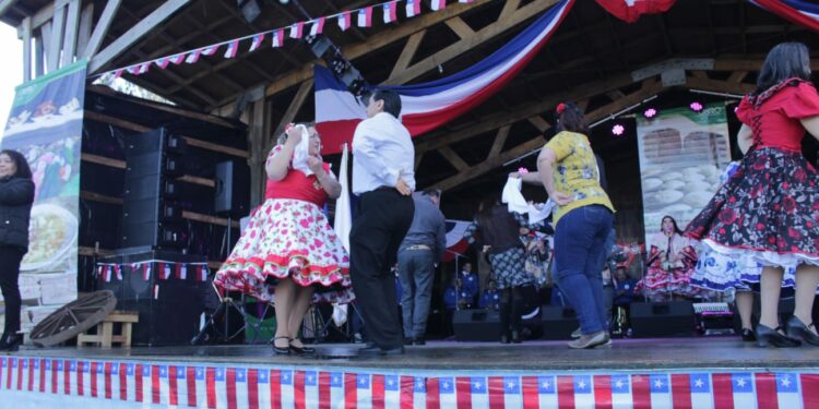 Con harto zapateo comenzó la primera jornada de la gran Fiesta de la chilenidad