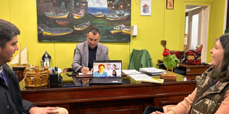 Alcalde Vera lidera gestiones para asegurar subsidio extraordinario a energía eléctrica de los chilotes de sectores insulares.