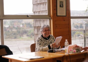 Relanzan libro que recopila anécdotas y personajes de la ciudad de Castro