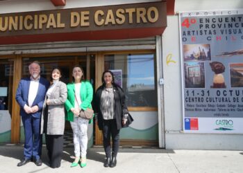 Ministra de Culturas visita Castro y se empapa de las iniciativas locales