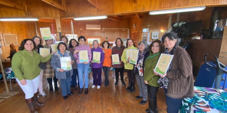 Exitoso resultó el reciente curso de macramé que impartió Castro Municipio