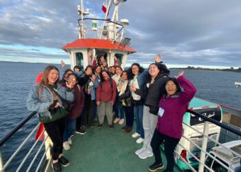 Artesanas castreñas viajan rumbo a la capital para representar a Chiloé