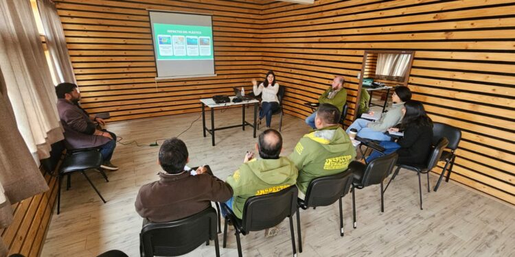 Funcionarios municipales se capacitan sobre leyes medioambientales