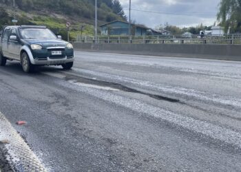 Alcalde Juan Eduardo Vera solicitó urgentemente soluciones a los peligrosos baches en el puente Gamboa
