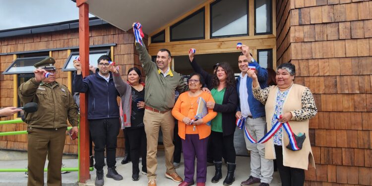 Castro Municipio entregó llaves de nueva sede social a la comunidad de Villa Bicentenario